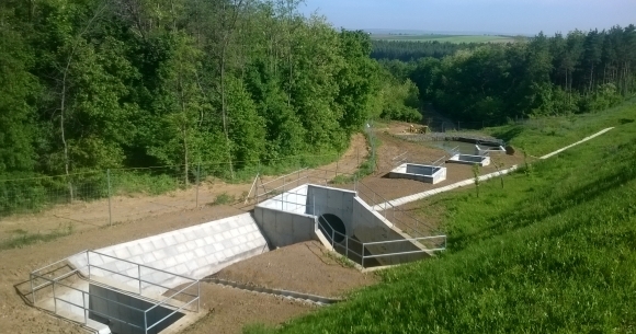 Wasserinszenierungsarbeiten  an der  Autobahn M6, im Abschnitt 181 Km. (Szebény, 2014) (2014)